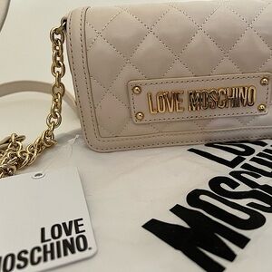 Logo-lettering quilted shoulder bag